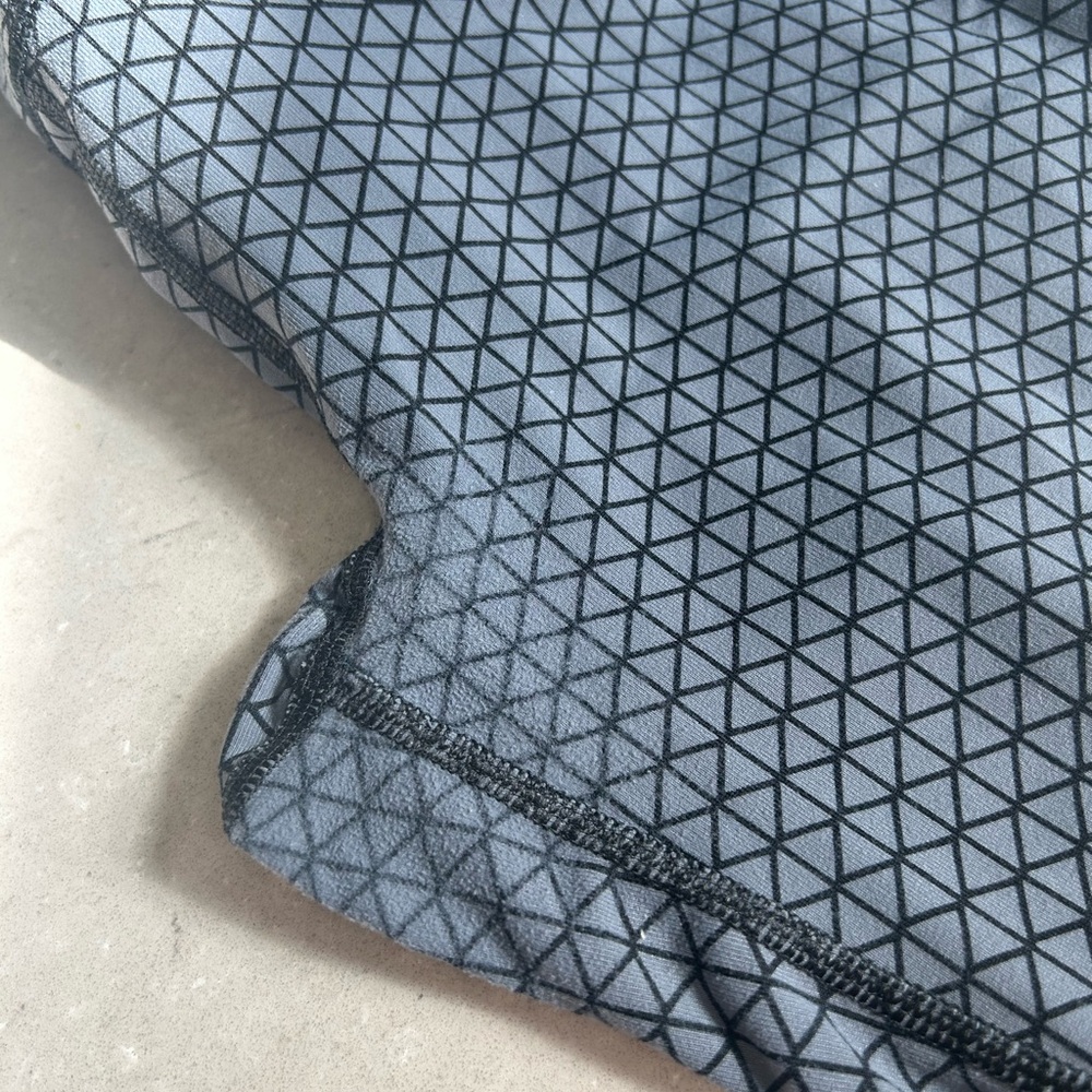Victoria’s Secret VSX Sport Knockout Crop geometric Grey Black Sz S leggings - Picture 5 of 11
